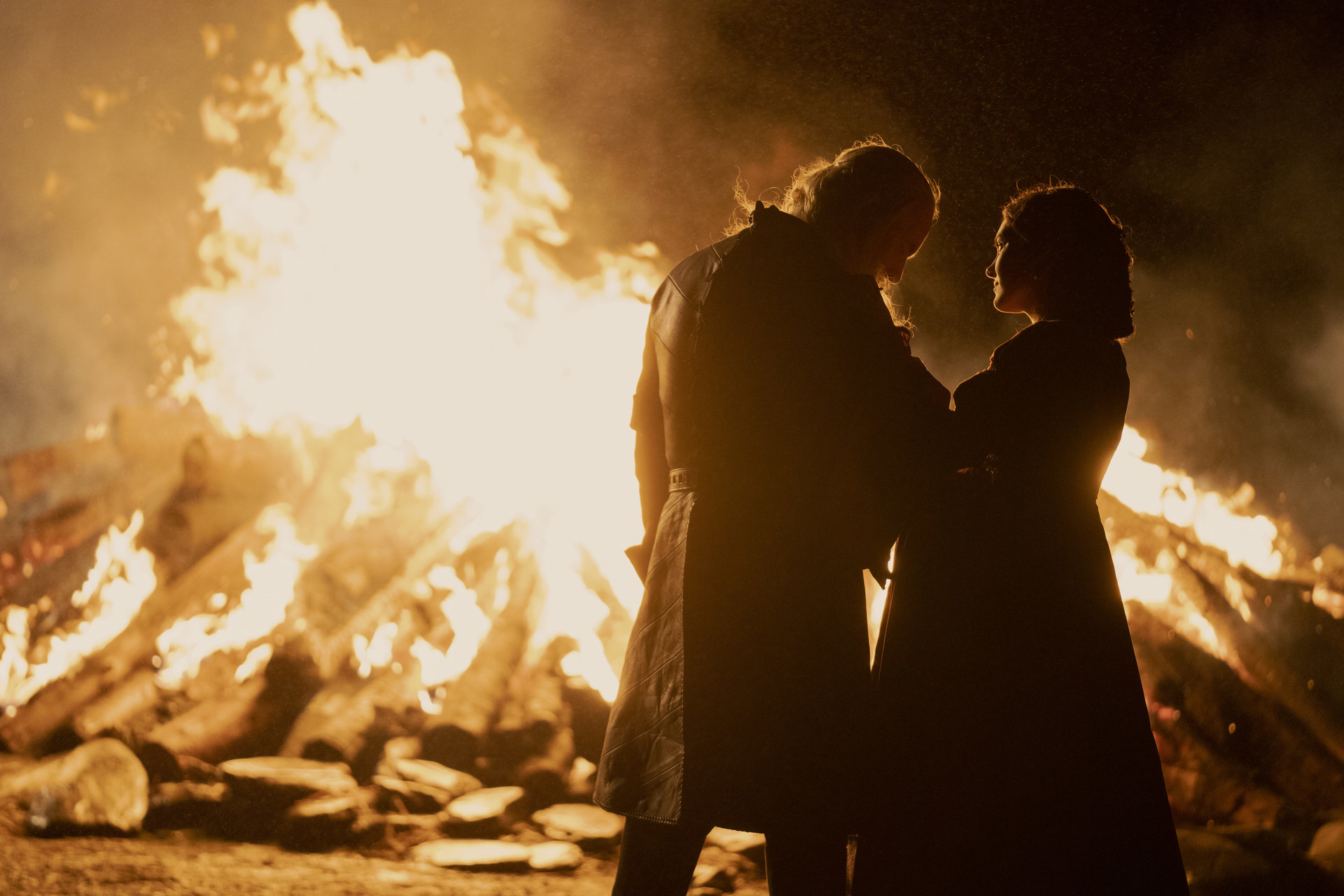 Viserys and Alicent stand in front of a bonfire