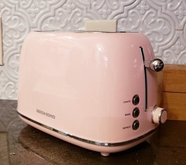 the toaster in pink
