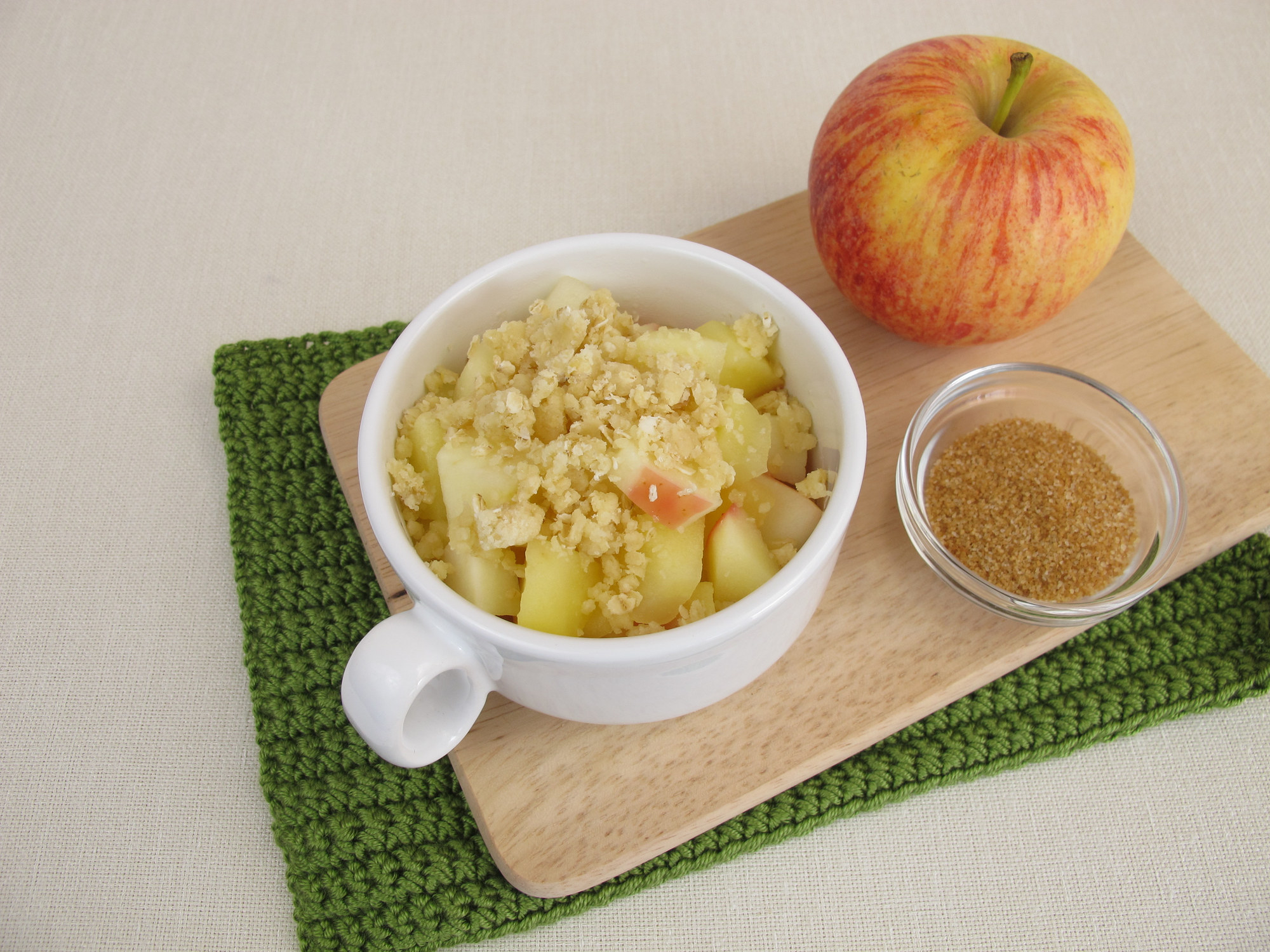 Apples and oat crumble in a mug.