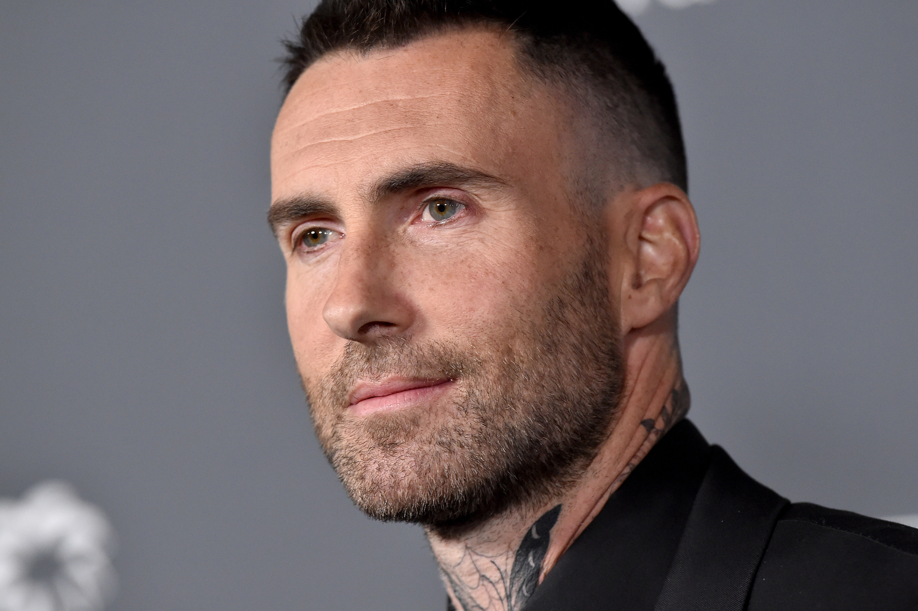 Adam Levine amor o con la modelo Sumner Stroh - 15