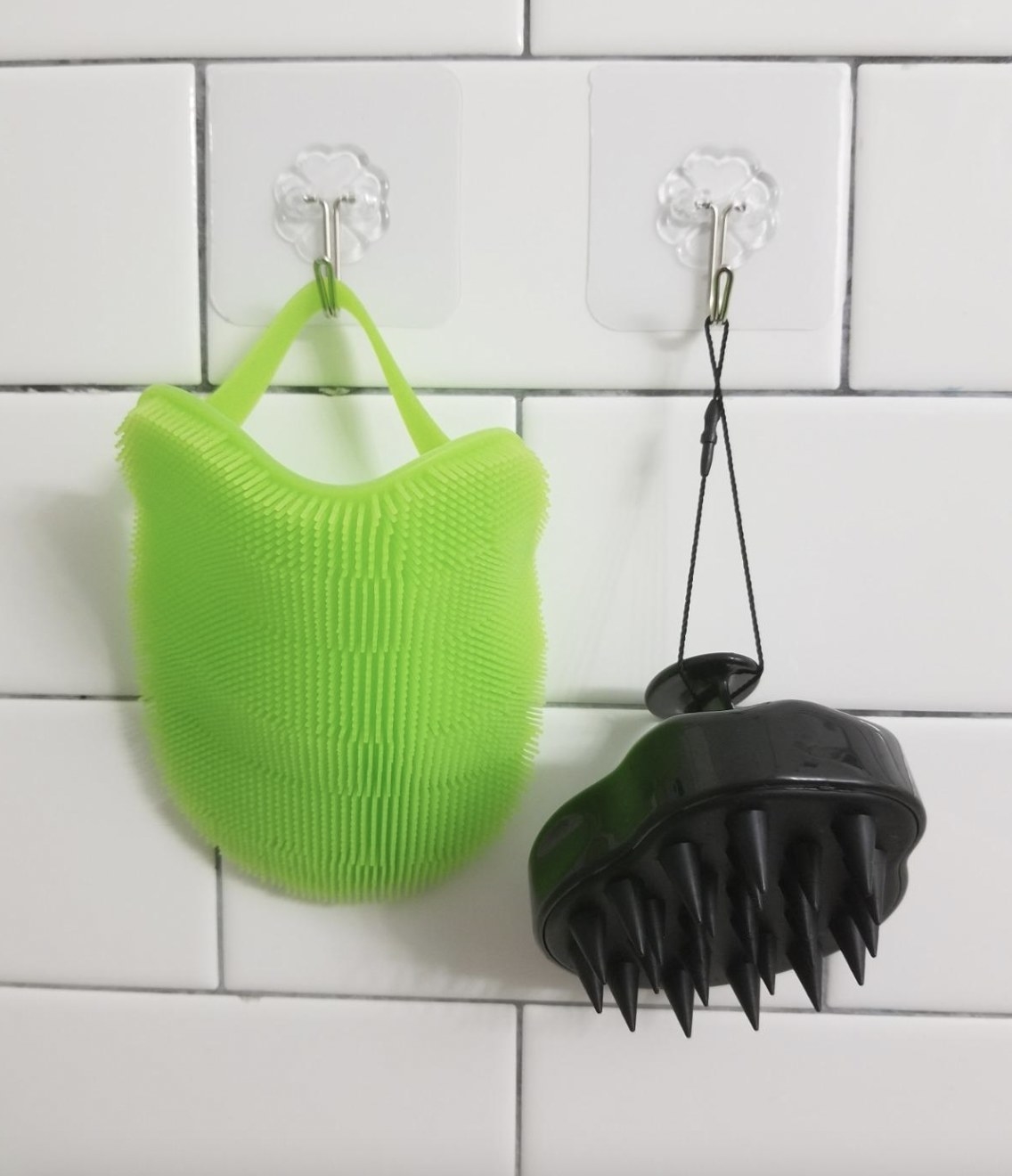 reviewer using the shower brush