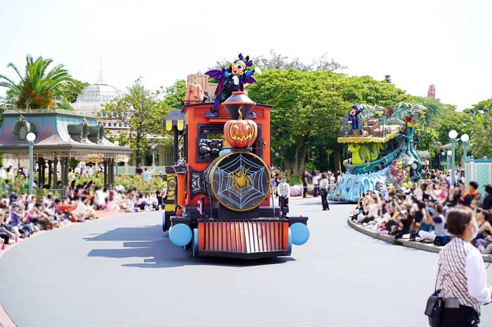 永遠に見てたい ディズニーランドの 1日1回限定パレード があまりにも可愛すぎる