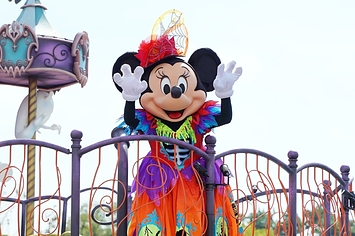 東京ディズニーランド（Tokyo Disneyland）で開催されている「ディズニー・ハロウィーン」スプーキー“Boo！”パレード
