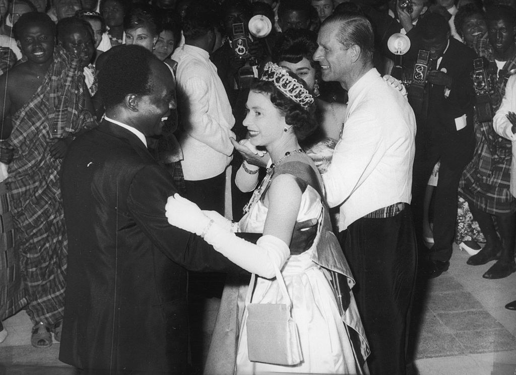 the Queen dancing with the Ghanaian president