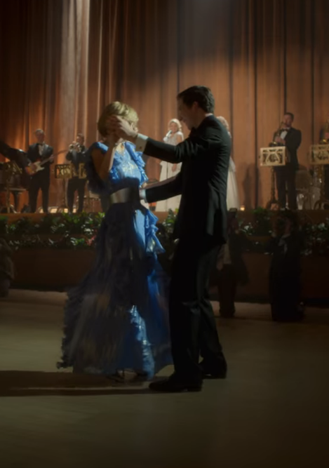 the actors playing the Princess and Prince are dancing in very similar clothing