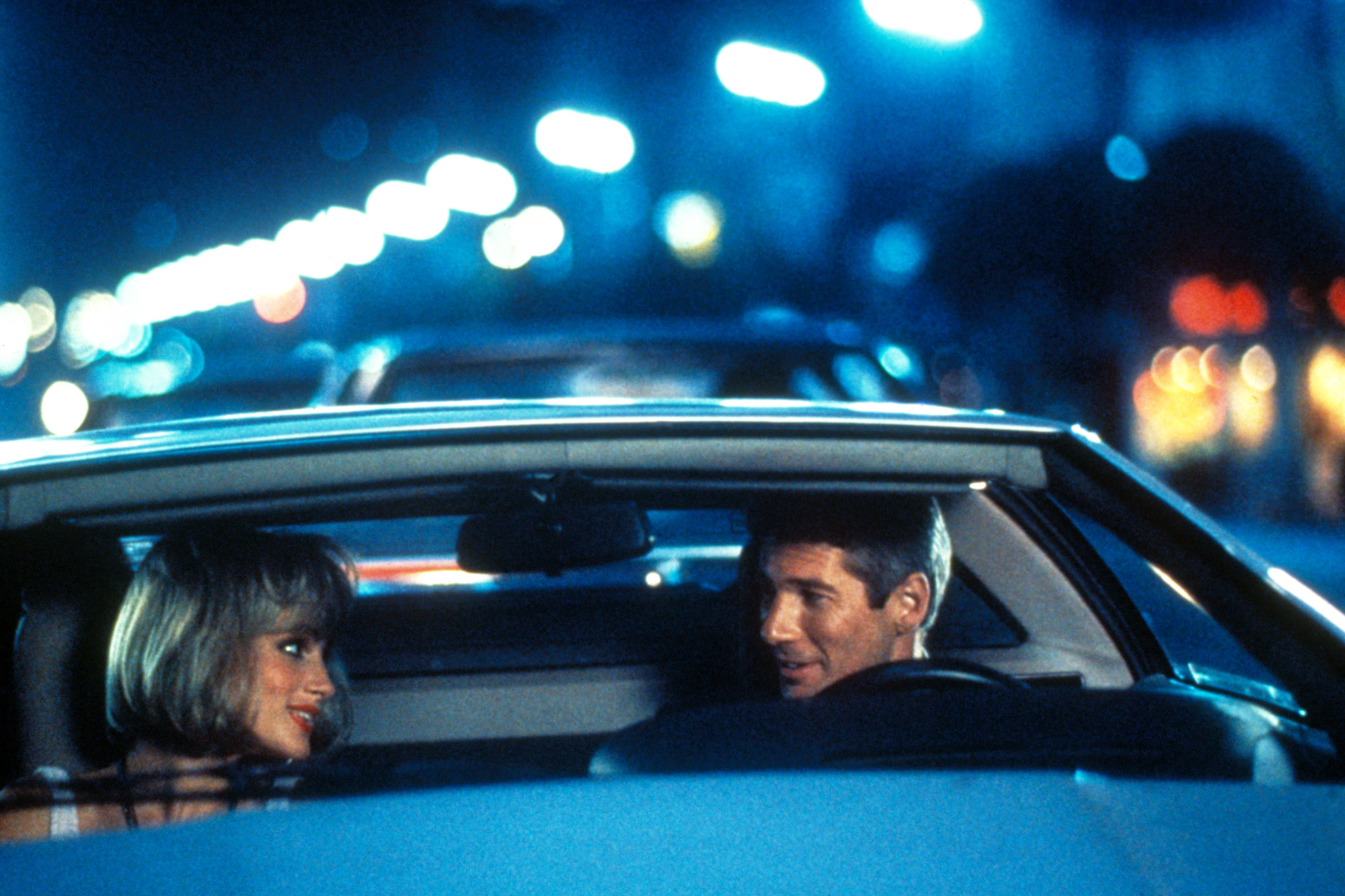 Julia Roberts and Richard Gere talking in a car.