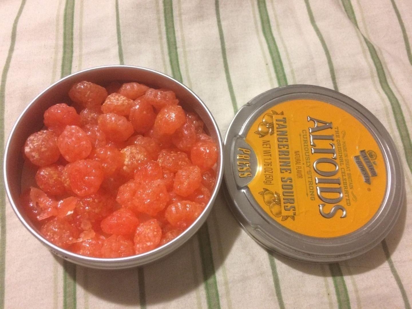 A tin of Altoid sours.