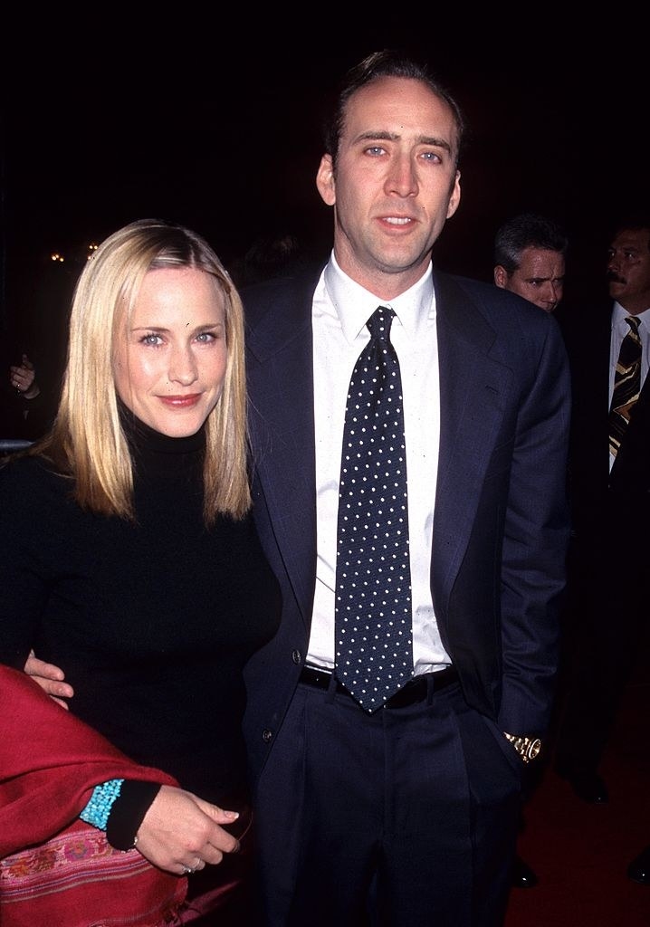 Cage with his arm around Patricia Arquette