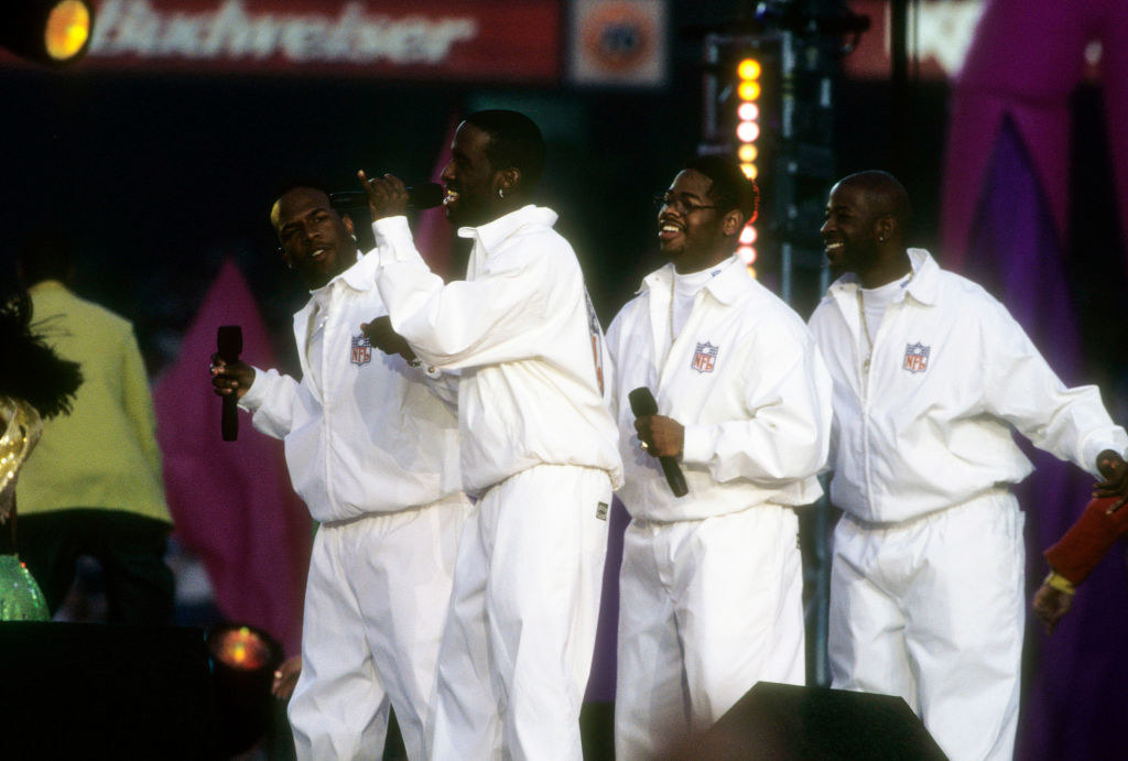 Boyz II Men performing