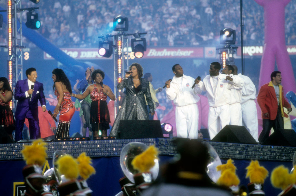 Smokey, Queen Latifah, etc, performing