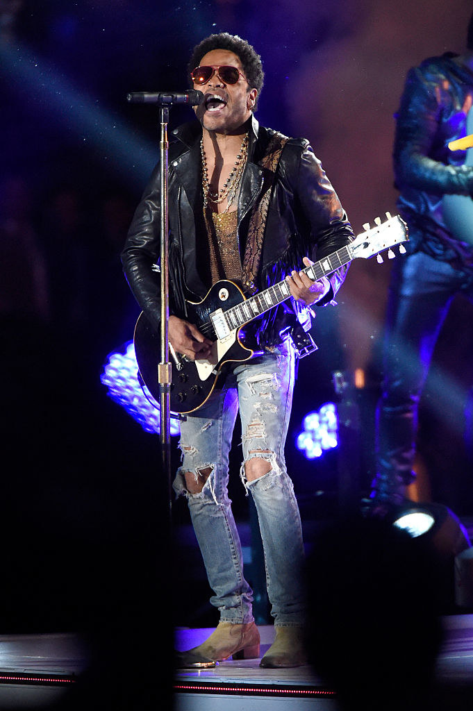Lenny in jeans with holes in the knees performing