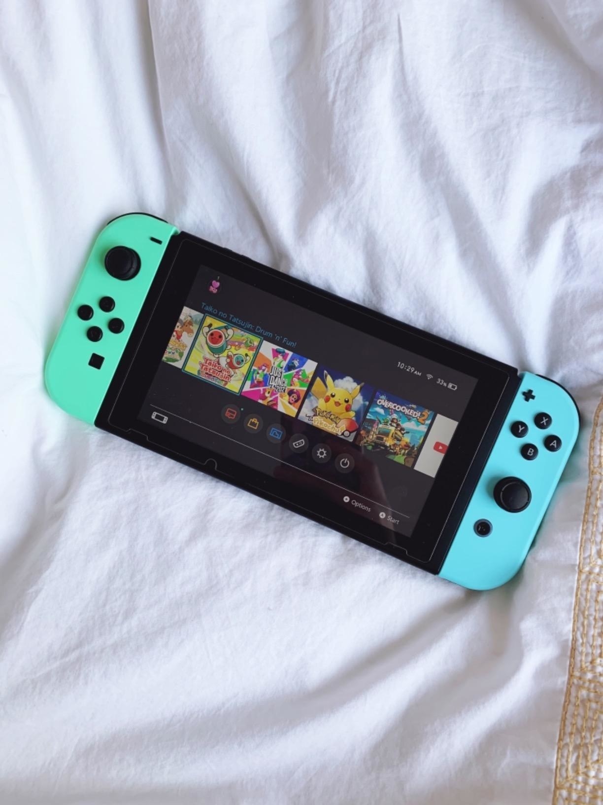 a reviewer&#x27;s switch on the bed