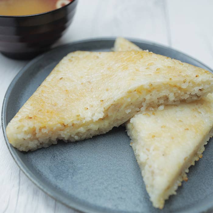 焼きおにぎりに革命 たたまないから簡単 ホットサンドメーカーでチーズ焼きおにぎらず