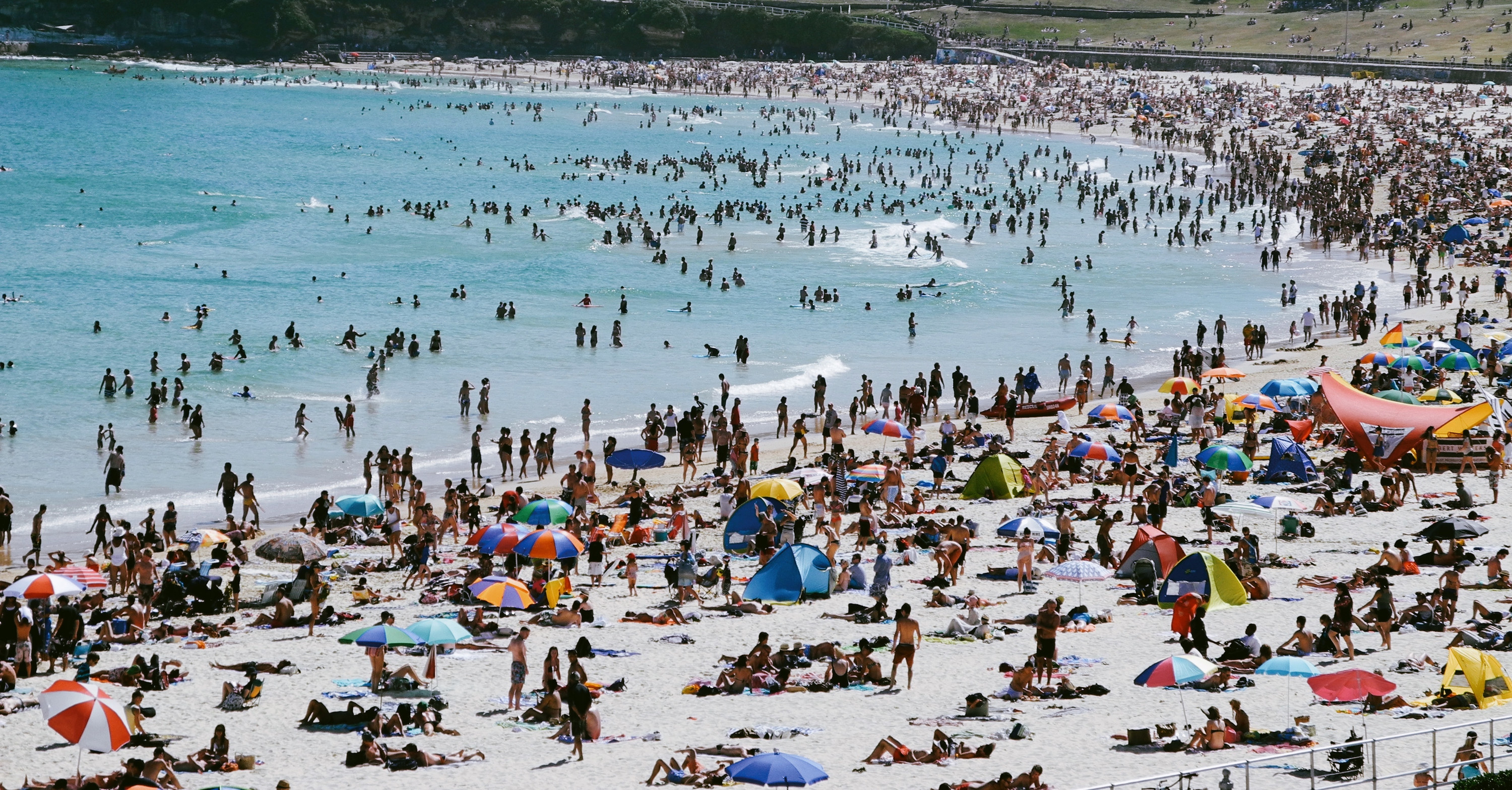 Lots of tourists on Bondi Beach