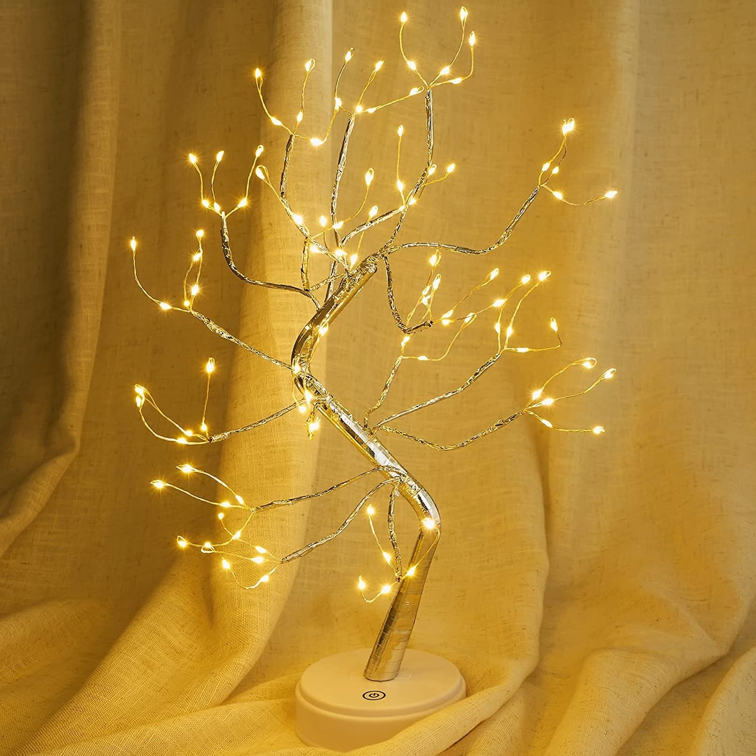 lámpara en forma de bonsai con 108 luces
