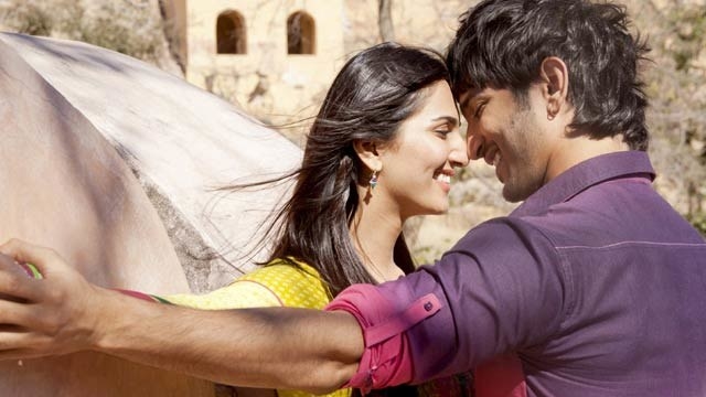 Sushant Singh Rajput and Vaani Kapoor together in a still from the song &#x27;Gulaabi&#x27;