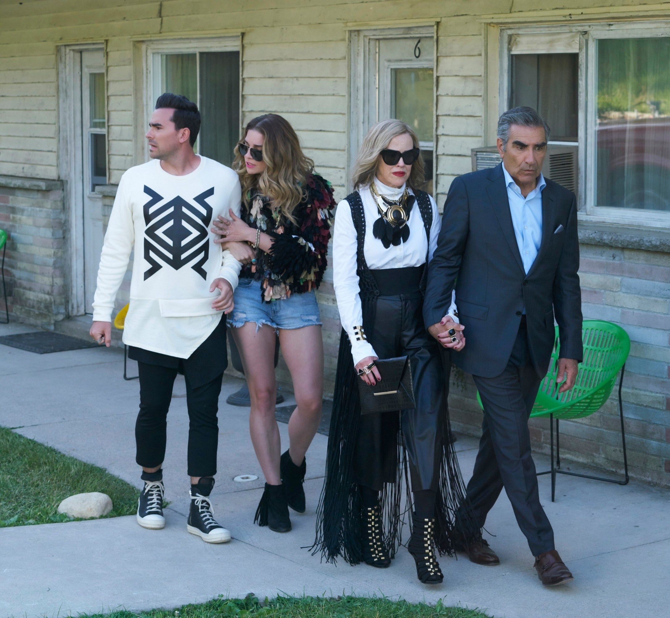 SCHITT&#x27;S CREEK, from left: Dan Levy, Annie Murphy, Catherine O&#x27;Hara, Eugene Levy, &#x27;The Throuple&#x27;, (Season 3, ep. 302, originally aired in the US on Jan. 18, 2017).