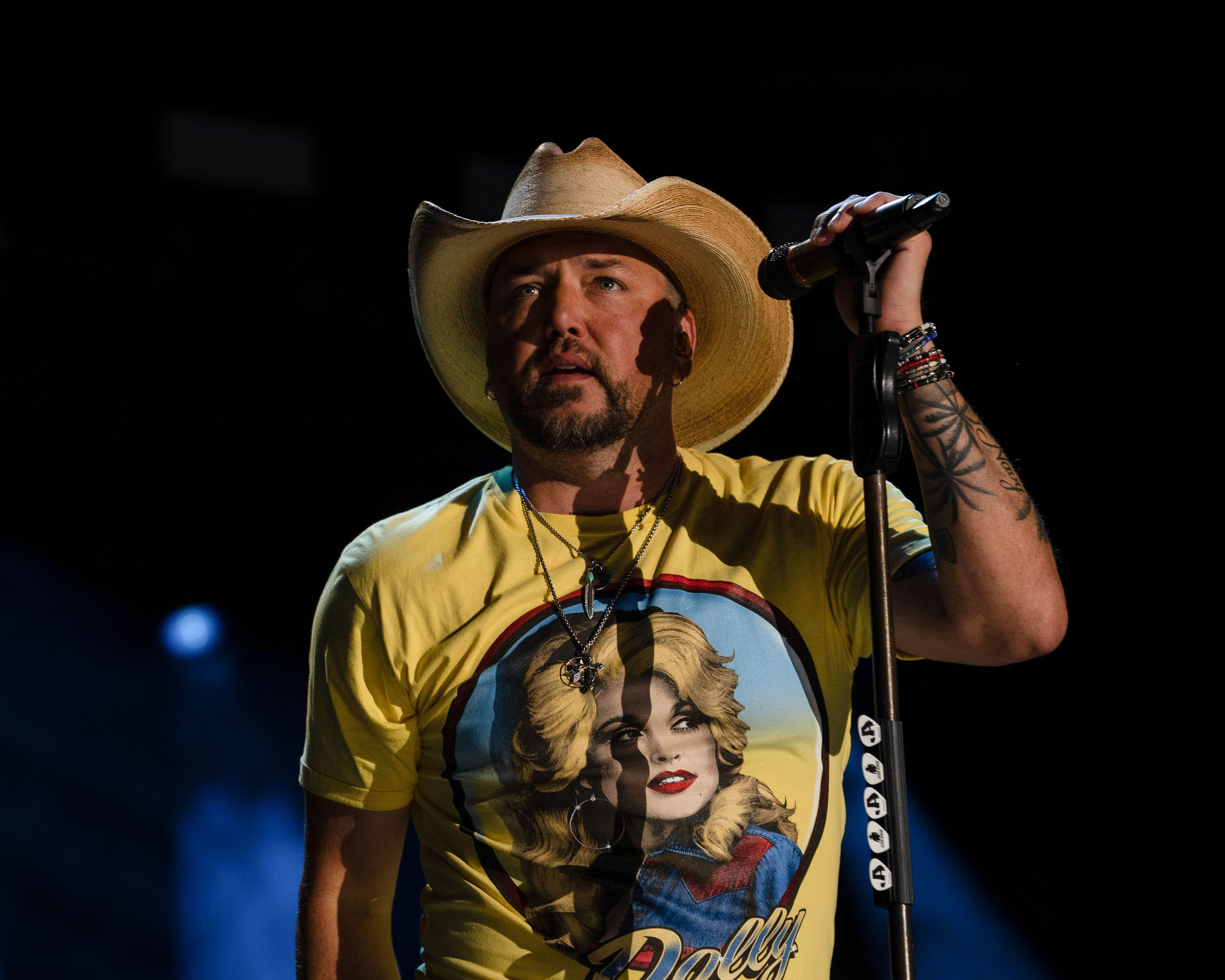 Jason Aldean onstage