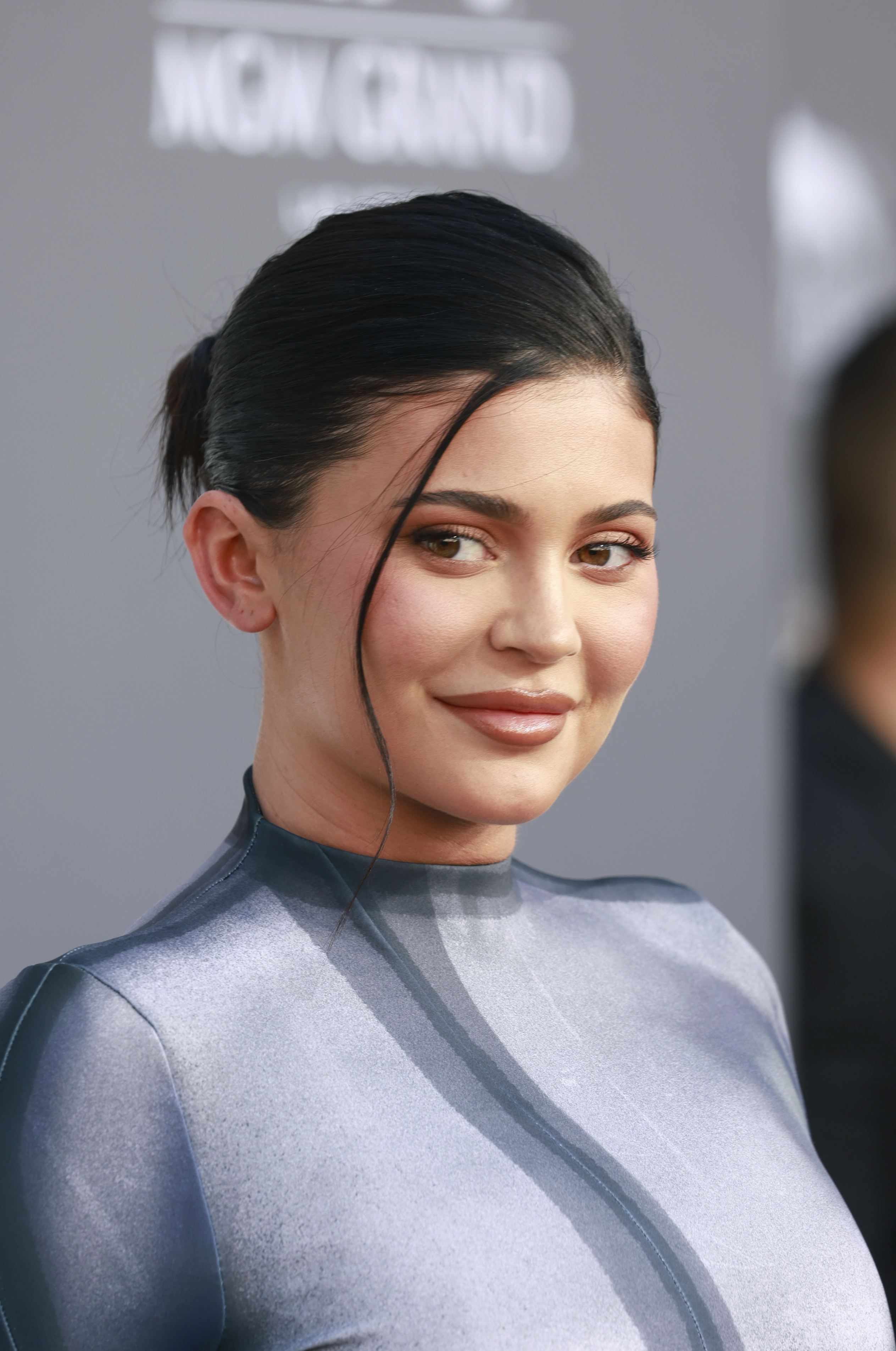 Kylie Jenner in her latest Paris Fashion Week look is the definition of the  “wrong-shoe theory”