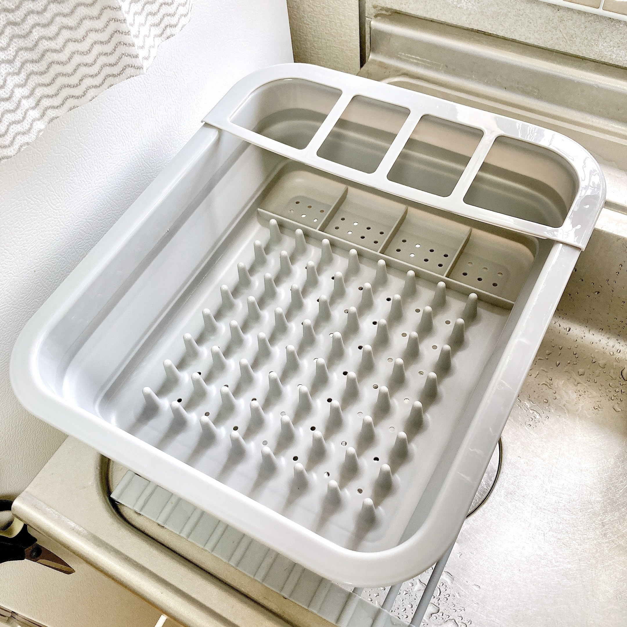 DAISO（ダイソー）のオススメのキッチンアイテム「折りたためる水切りかご（36cm×30.9cm）」