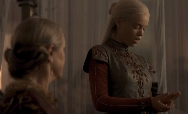 Rhaenyra talks while looking at her nails