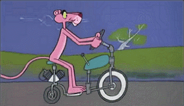 Gif de la pantera rosa pedaleando una bicicleta