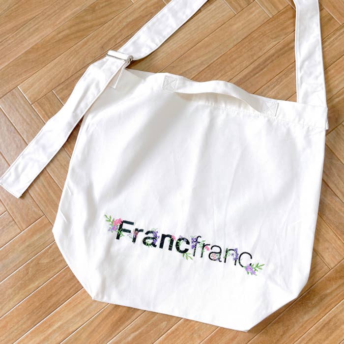 francfranc（フランフラン）のおすすめバッグ「ロゴ ショルダーバッグ フラワー刺繍」