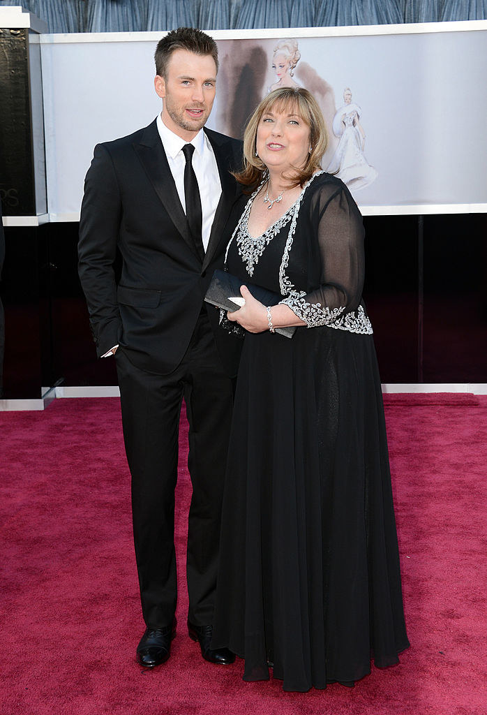 26 Celebrity Parents And Grandparents On The Red Carpet - 53