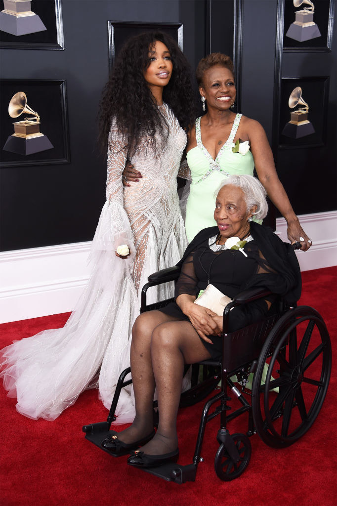 SZA with her mom and grandma