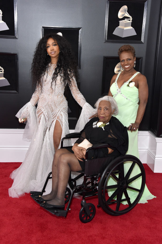 SZA with her grandmother, in a wheelchair, and her mom on the red carpet