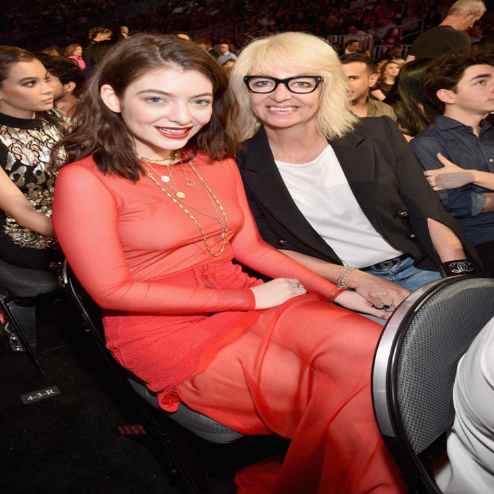 Lorde sitting with her mom