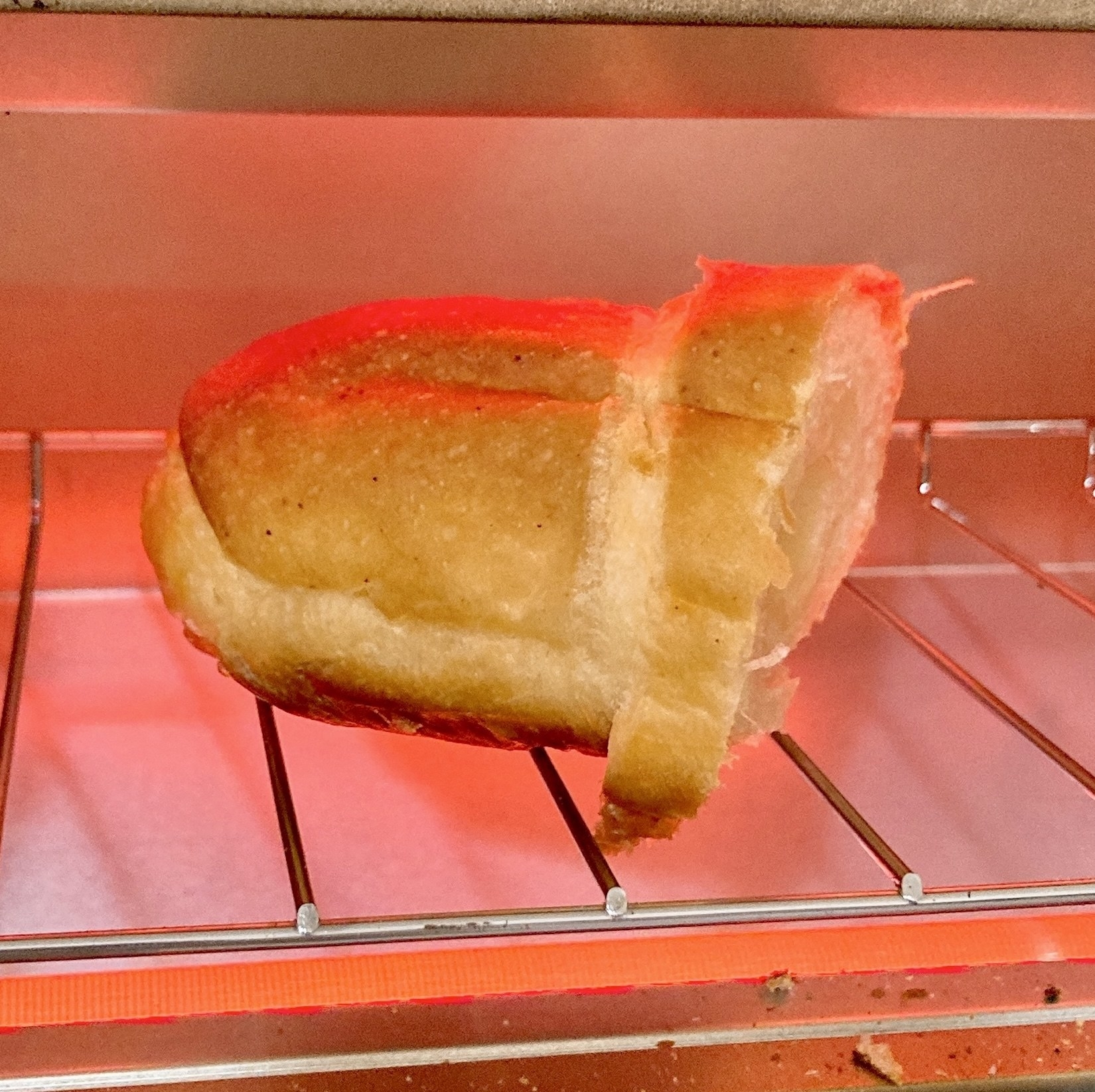 FamilyMartのおすすめパン「ジュワっとした塩バターパン」