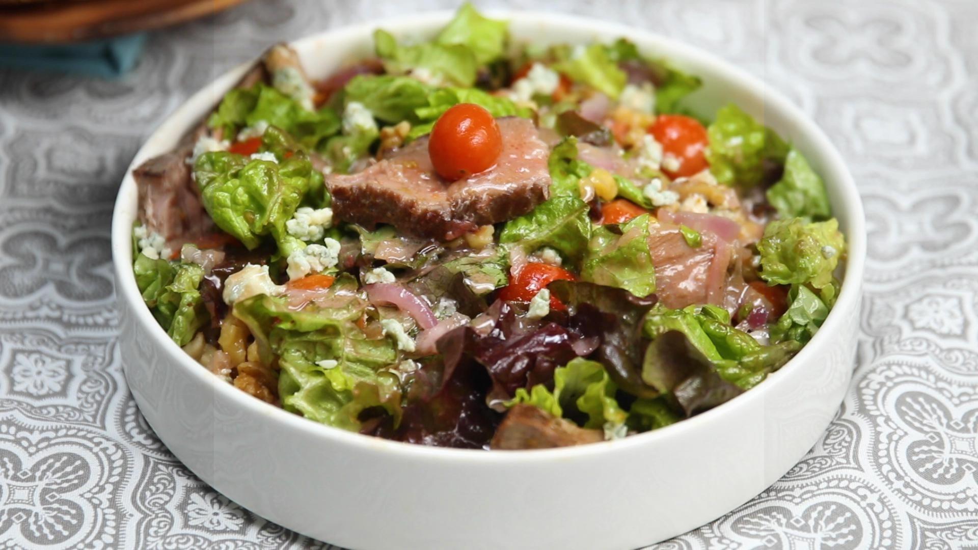 Low-Carb Steak Salad With Dijon Vinaigrette