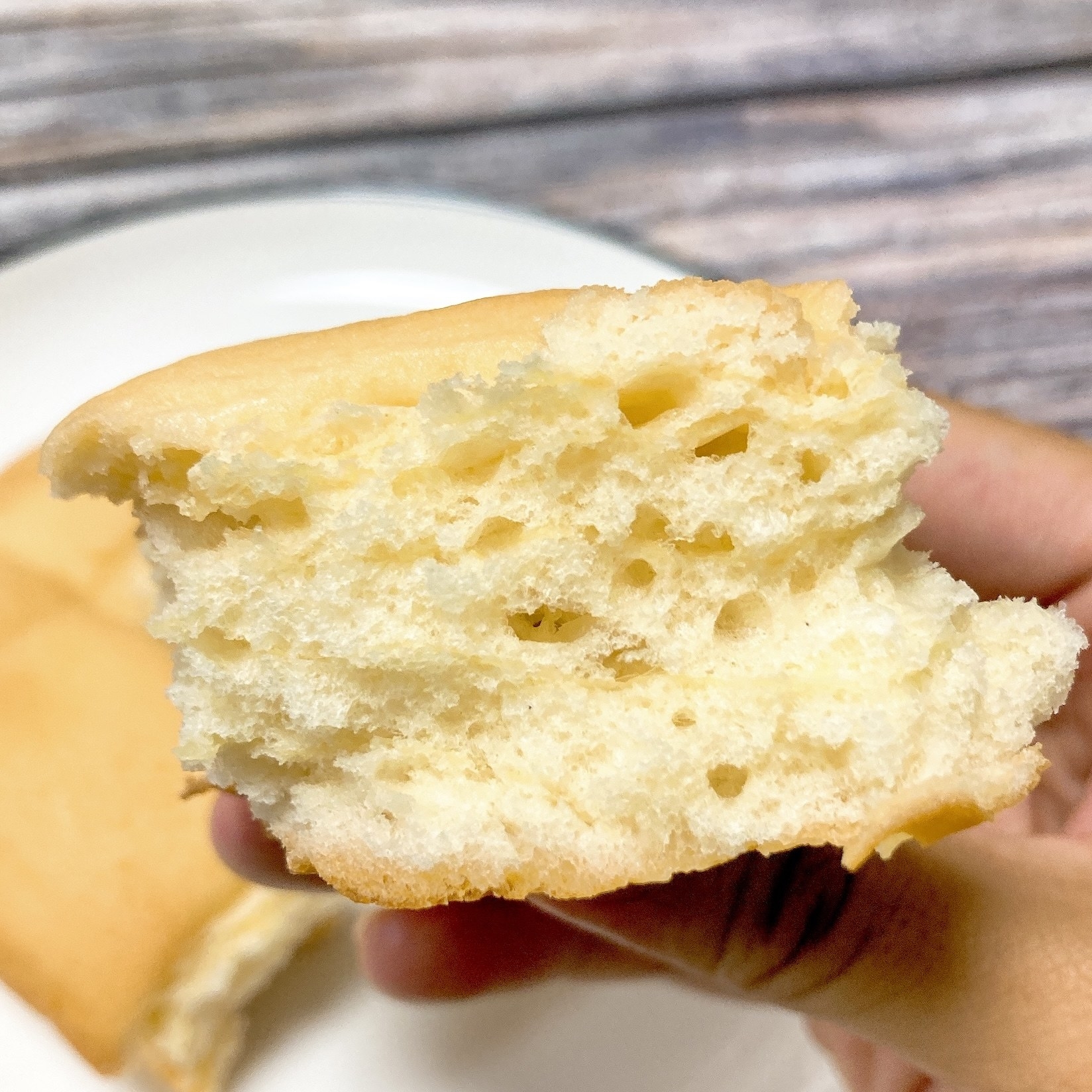 FamilyMart（ファミリーマート）のおすすめパン「ちぎれるしっとりバター」