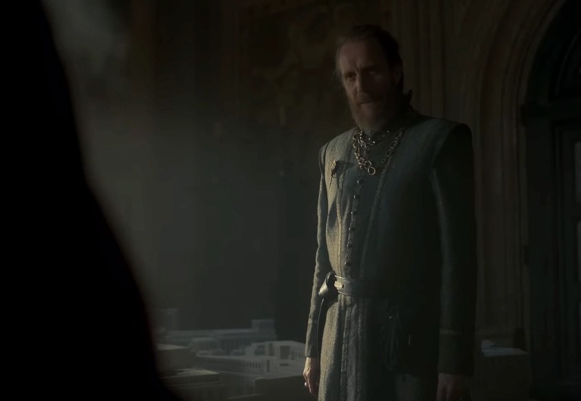 Otto stands in Viserys&#x27; chamber