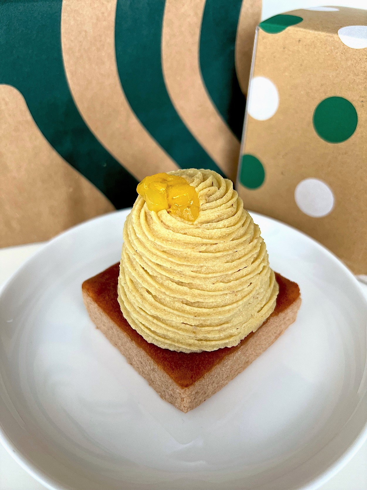 ケーキ屋さんが泣いちゃうよ！スタバの「激旨モンブラン」ふわふわ濃厚