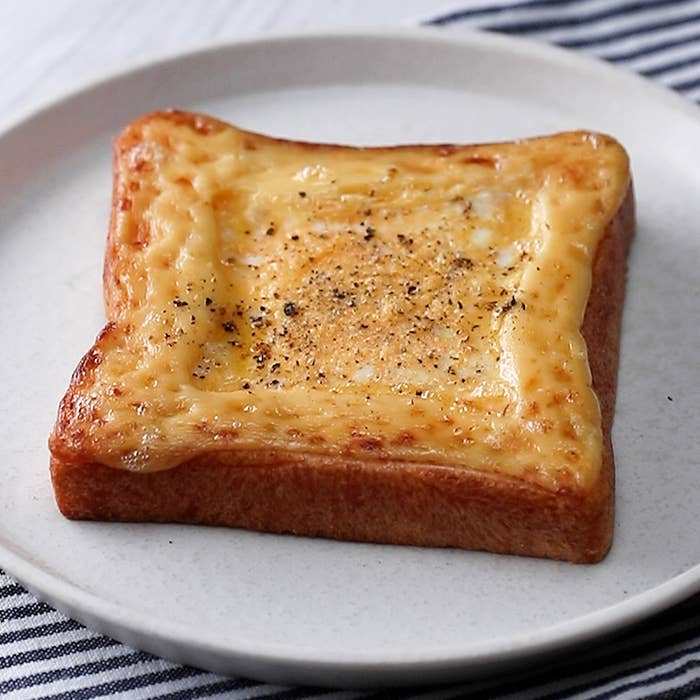 【濃厚で美味しい！】エッグマヨチーズトースト レシピ・作り方 | Tasty 【濃厚で美味しい！】エッグマヨチーズペッパートースト