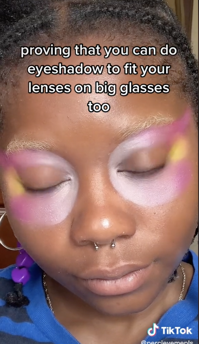 Woman Goes Viral Proving Eyeshadow Can Shine Under Glasses - 60