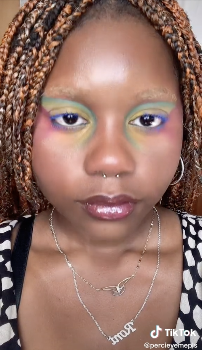 Woman Goes Viral Proving Eyeshadow Can Shine Under Glasses - 78