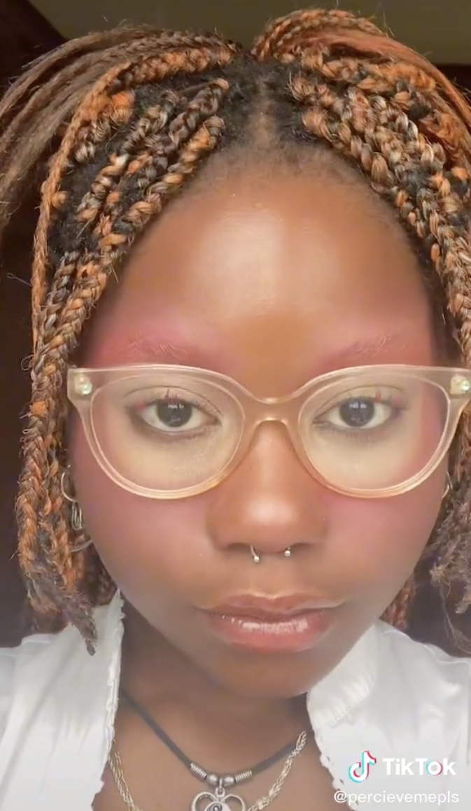 Woman Goes Viral Proving Eyeshadow Can Shine Under Glasses - 12