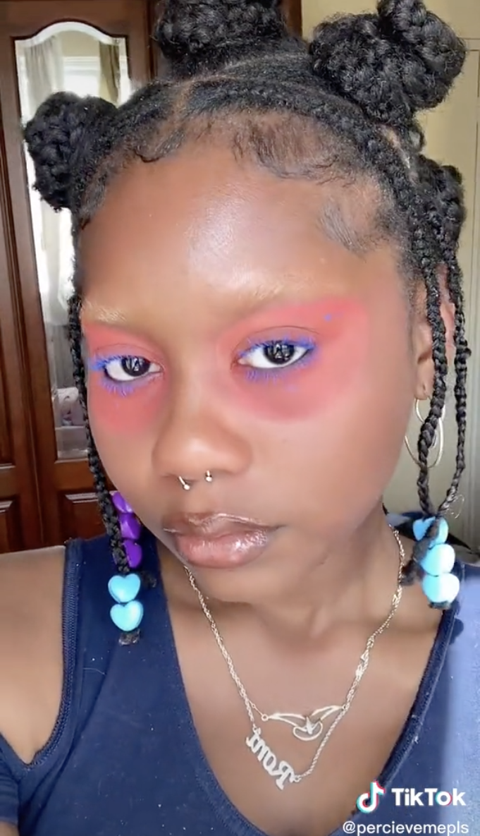 Woman Goes Viral Proving Eyeshadow Can Shine Under Glasses - 75