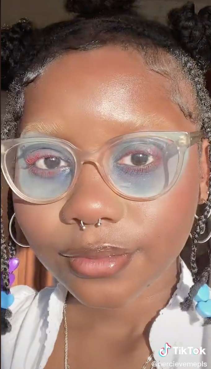 Woman Goes Viral Proving Eyeshadow Can Shine Under Glasses - 32