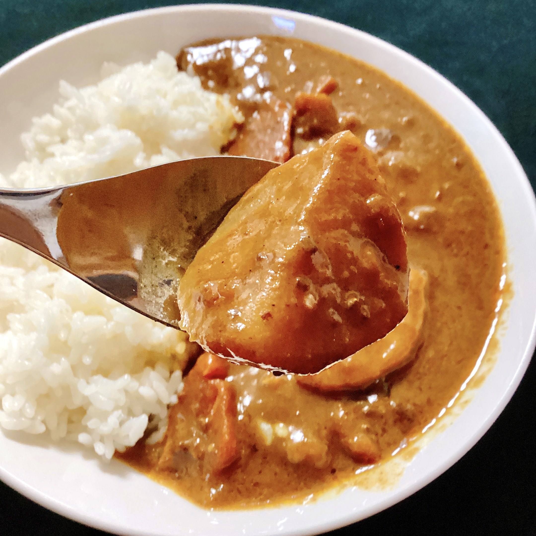 無印良品のオススメのカレー「素材を生かした ごろごろ野菜と豚ひき肉の大盛りカレー」