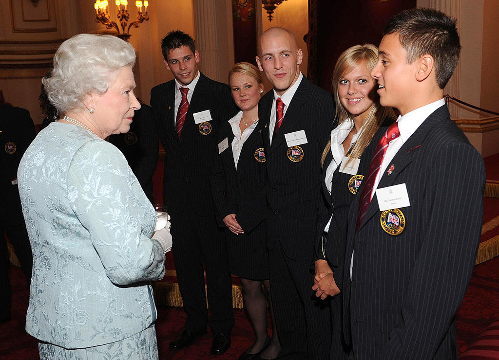 All The Random Celebs Queen Elizabeth Met - 81