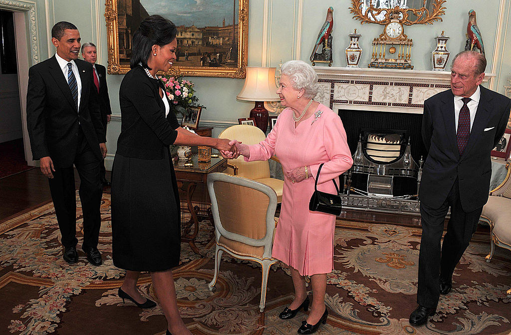 Elizabeth shaking hands with Michelle Obama