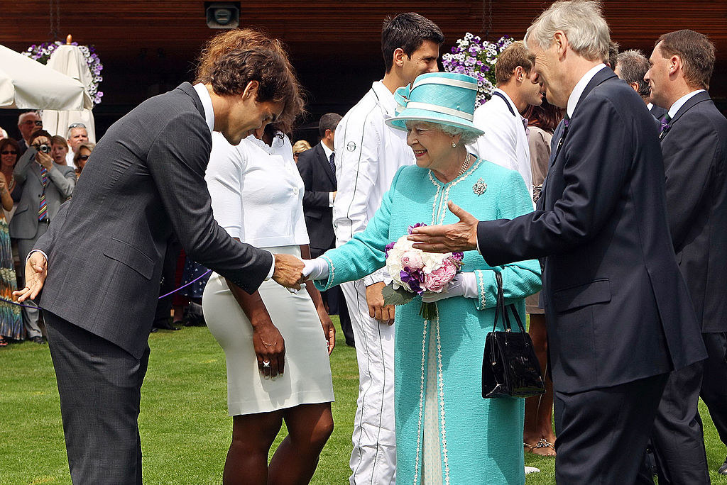 All The Random Celebs Queen Elizabeth Met - 54