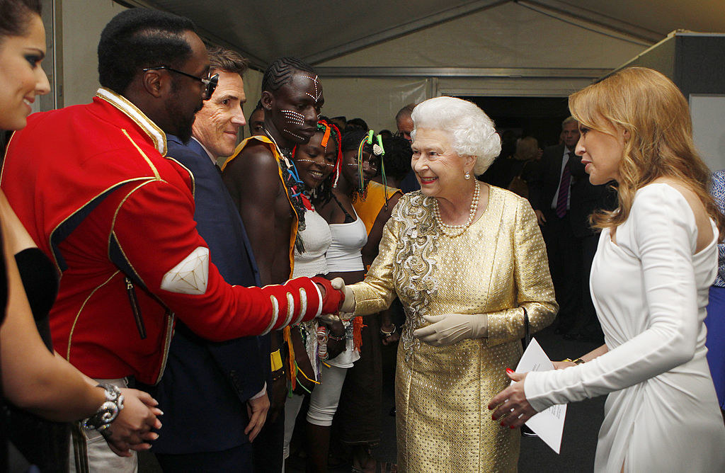 All The Random Celebs Queen Elizabeth Met - 89