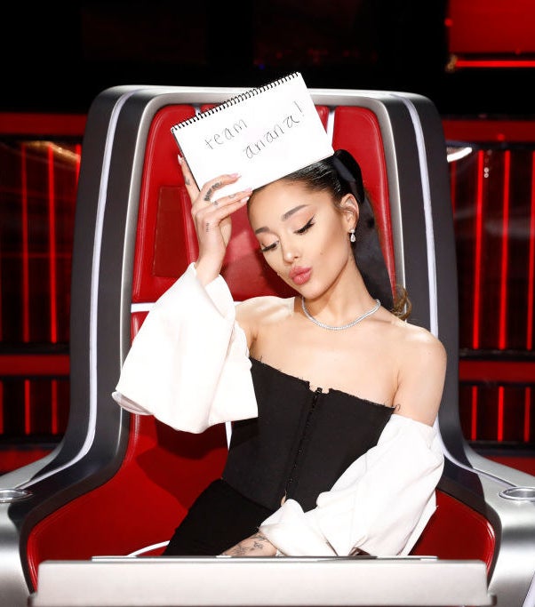 Ariana holding a &quot;team ariana&quot; sign on The Voice