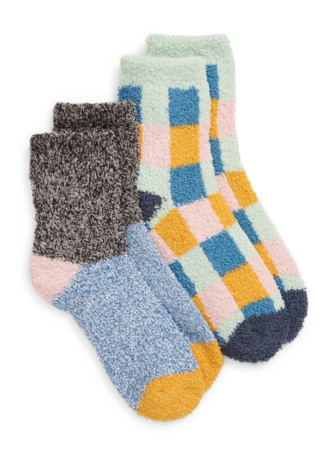 A pack of 2 pairs of fuzzy socks