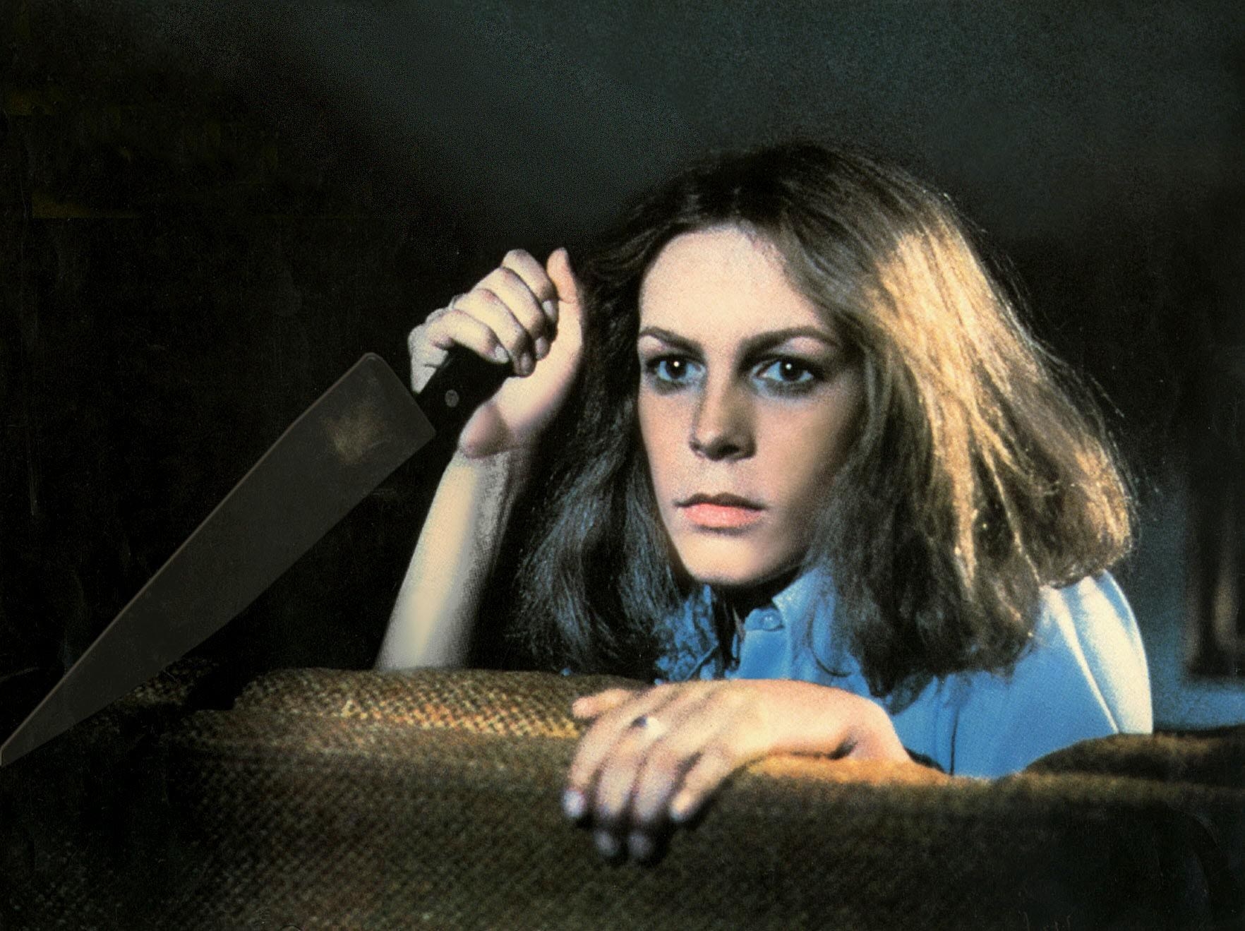 Laurie Strode holding a knife